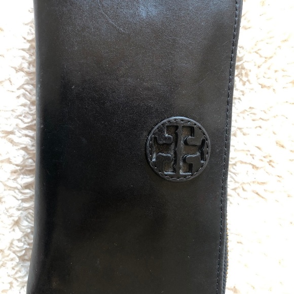 Tory Burch Handbags - Black Tory Burch Wallet Tory Burch Handbags - Black Tory Burch Wallet